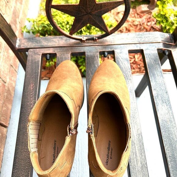 Trixie Cowgirl Bootie - By Avenue - Sz 10M - Fall Trends 🍂🍁🍃 - Picture 4 of 6